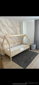 Dětská domečková postel