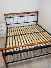 Kovová postel s roštem 180 x 200 - 1