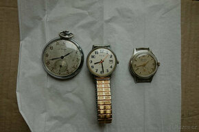 Troje funkční staré hodinky