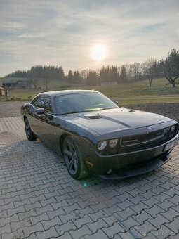 Dodge Challanger 6.1 SRT8
