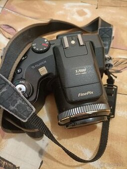 FujiFilm FinePix S7000 CF 2GB 4xAA baterie