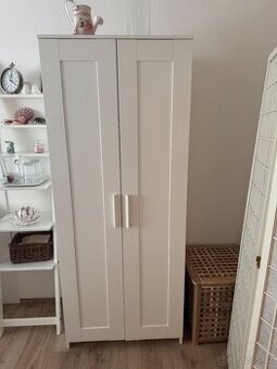 Bílá šatní skříň IKEA BRIMNES