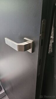 Kvalitní dveře 80 antracit
