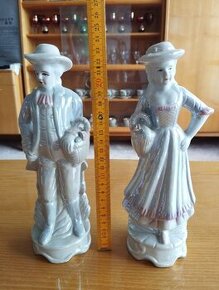 dvě porcelánové sochy