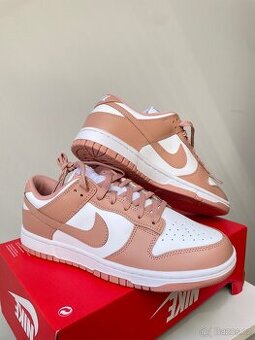 Nike Dunk Low rose