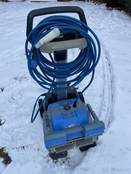 Robotický bazénový vysavač Maytronics Dolphin M500