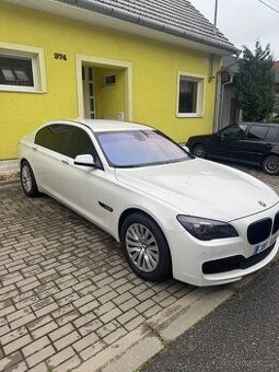 BMW 740i