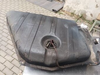 Fiat 128 sport coupe kopím nádrž