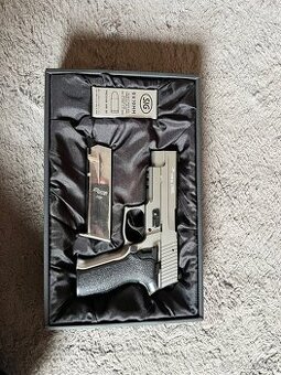 Airsoft pistol sig sauer p226