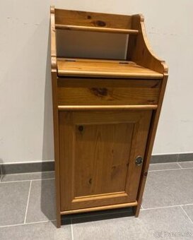 NOČNÍ- ODKLÁDACÍ STOLEK IKEA LEKSVIK