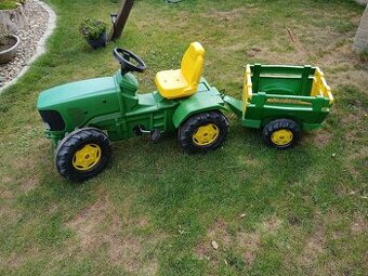 Šlapací traktor John Deere
