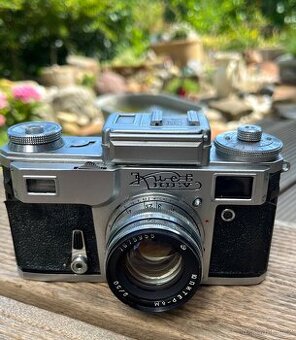 Kiev-4 + Jupiter-8M 50mm f/2 (1976)