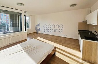 Pronájem bytu 1+kk/L 44m², ul. Pavla Beneše, Praha 9 - Letňa