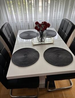 Jídelní set