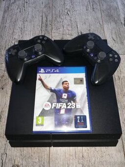 PS 4, dva ovladače a FIFA 23