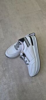 Dámské kožené sneakersy Remonte