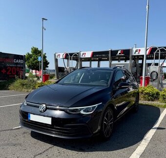 Prodám Volkswagen Golf 8 Variant 1.5 eTSI 110 kW DSG