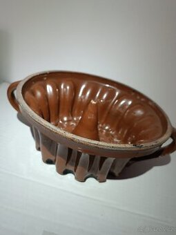 Stará kameninová forma na bábovku