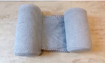 Polohovací válečky, klíny do kolébky, postýlky