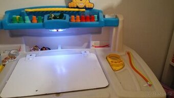 Dětský kreslící stůl