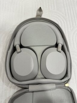 Sluchátka Sony WH-1000XM5