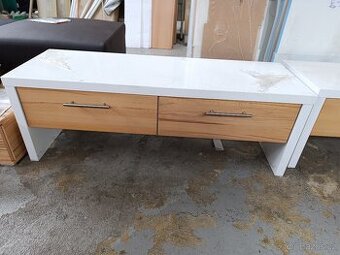 Nová lavice, botník.