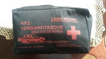 Retro autopumpa a troj vhodné do veterána nebo jako dekorace