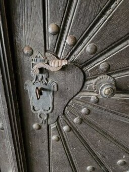 Historické staré dveře - 1