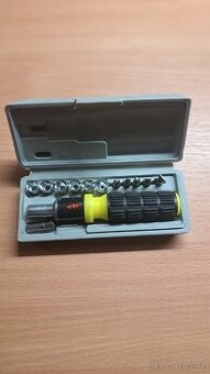 Multifunkční šroubovák s bity a nástrčnými hlavicemi