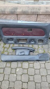 Peugeot 106 tapce dveří.