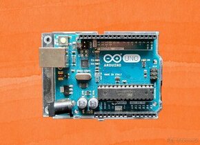 Mikro deska Arduino UNO R3 // Mikrokontroler