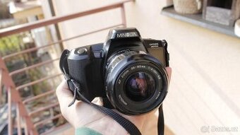 Analogový fotoaparát Minolta dynax 303 si