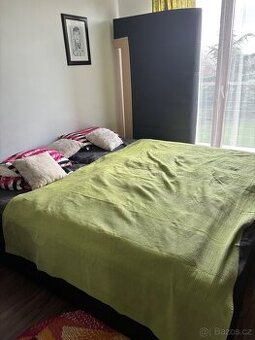 Černá koženková postel 180x200 s úložným prostorem