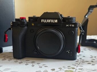 FUJIFILM X-T5
