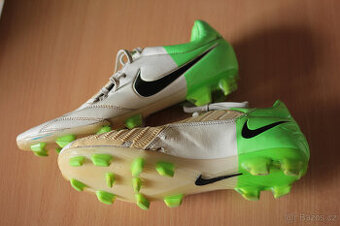 Fotbalové kopačky Nike T90 vel. 43