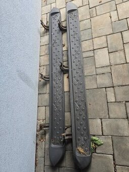 Nissan Pathfinder boční nášlapy, prahy originální