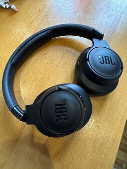 sluchátka JBL Tune 710BT