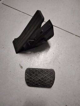 plynový pedál na Mercedes W213