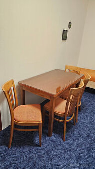 Jídelní set stůl+4 židle masív