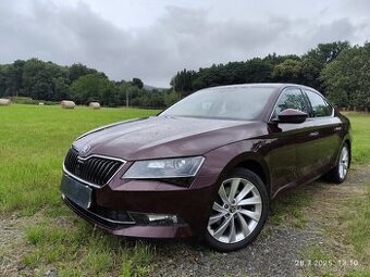 Škoda Superb. 1. majitel, nové v ČR, 100 tis km, tažné.