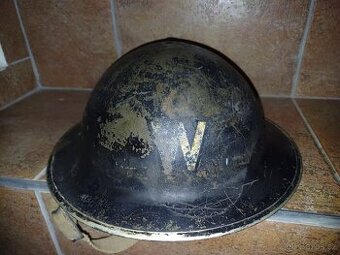 Prodam britskou helmu brodie WWII z roku 1939