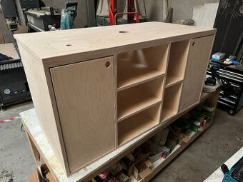 Koupelnová skříňka z březové překližky