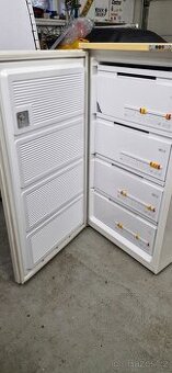 4 šuplíkový mrazák