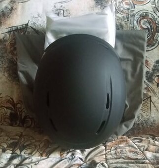 Nová helma na lyže nebo snowboard velikost M