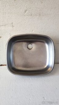 Dřez nerezový
