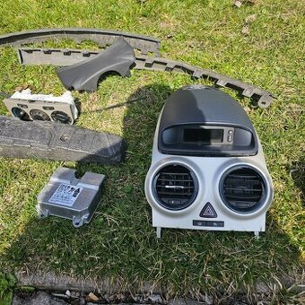 Corsa D - zbytky přístrojové desky