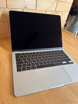MacBook AIR 13' M2 16GB RAM, 256GB Pamět