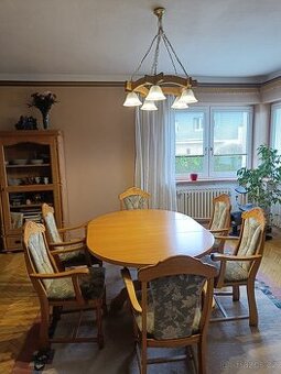 Jídelní stůl kulatý, rozkládací na ovál a 6 židlí