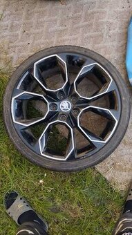 Prodám alu kola Škoda 19” s letními pneu NEXEN 225/35 R19 rs