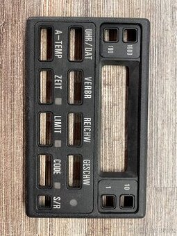 Přední panel velkého palubního počítače z BMW e34 / e32